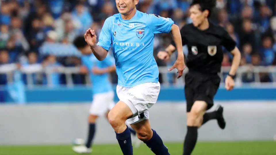 Aos 59 anos, Kazuyoshi Miura bate recorde ao marcar dois gols no Japão
