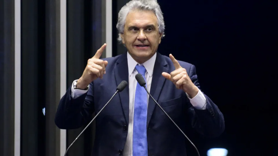 Caiado sobre Flávio em convenção do PL: Desceu a um nível rasteiro de agressão