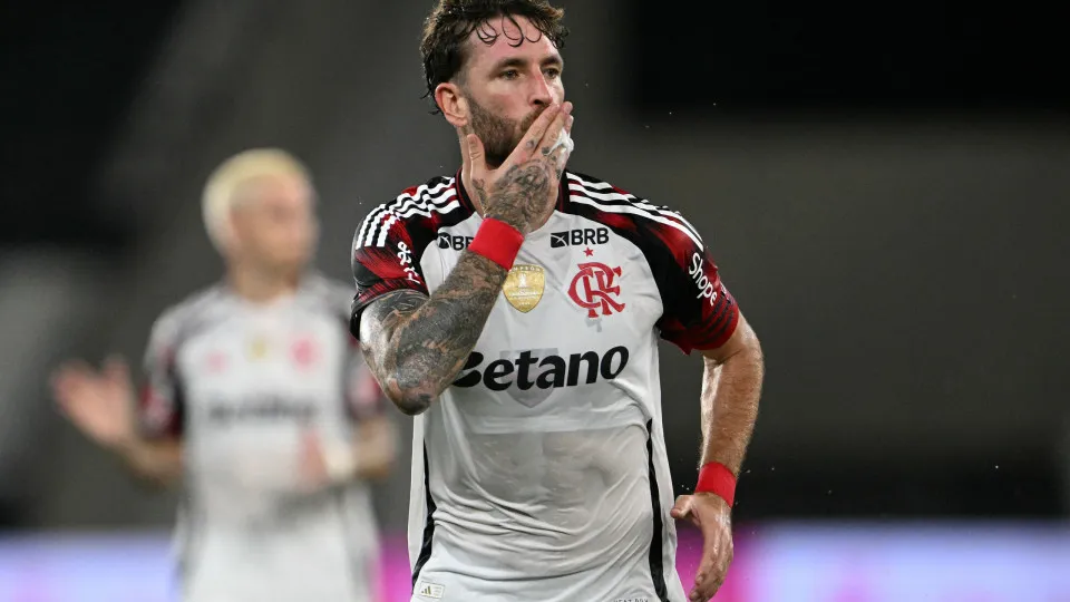 Flamengo recebe proposta de clube turco pelo zagueiro Léo Pereira