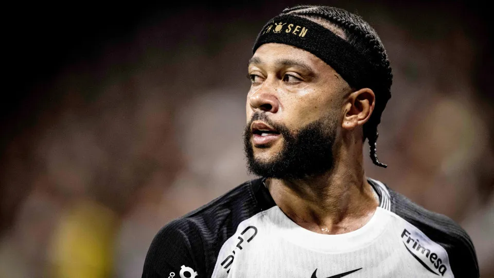 Memphis toma frente em negociação com Corinthians e freia outras conversas