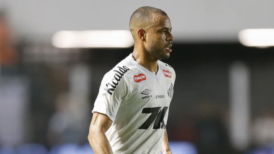 Santos e Mayke rompem conversas por rescisão e caso vai para o jurídico