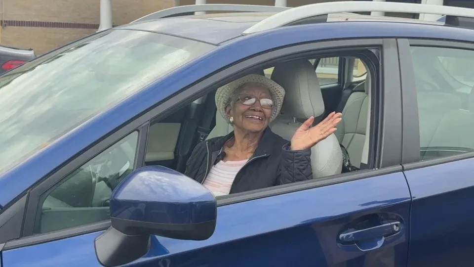Aos 108 anos, Susan ainda dirige e vive sozinha. "Tentar cuidar de mim"