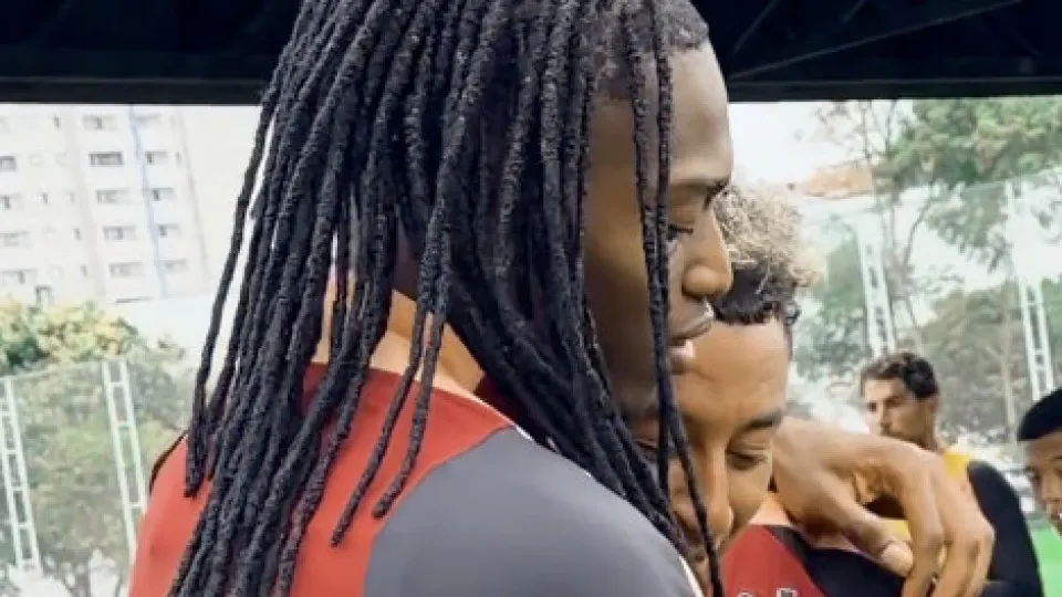 Em 'guerra' com o AC Milan, Rafael Leão treina com o Corinthians