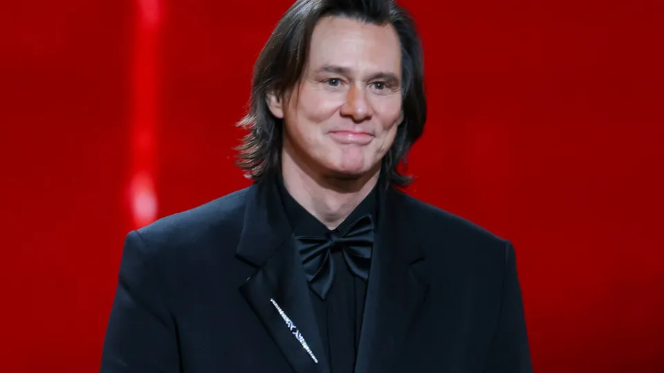 Jim Carrey quebra silêncio após morte do diretor de "O Máscara"