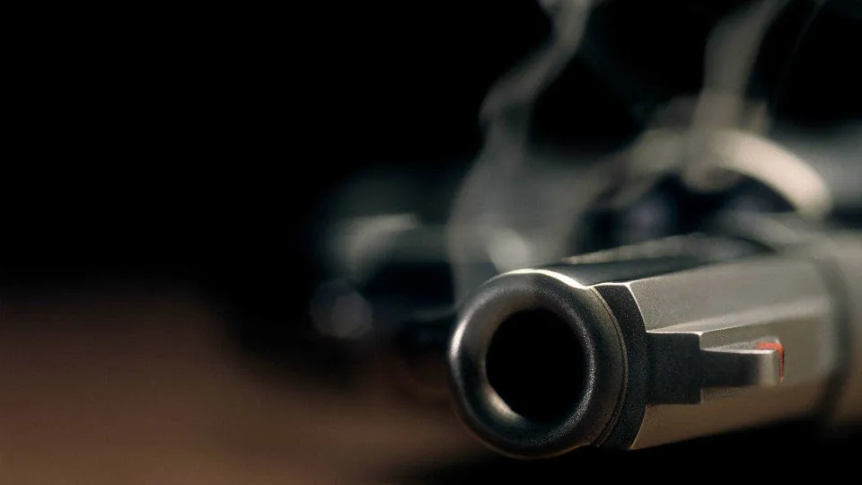 Criança de 2 anos é baleada e morta acidentalmente por primo de 4 anos nos EUA