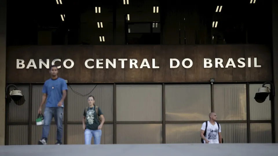 Servidores do BC sob suspeita tiveram reuniões com a PF sobre investigação do Master, diz diretor