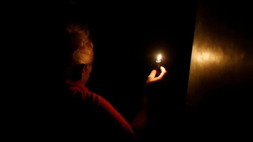 Saiba como pedir ressarcimento por prejuízos com a falta de energia