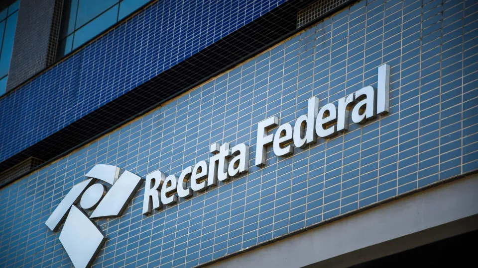 Receita classifica mais 17 empresas como devedoras contumazes