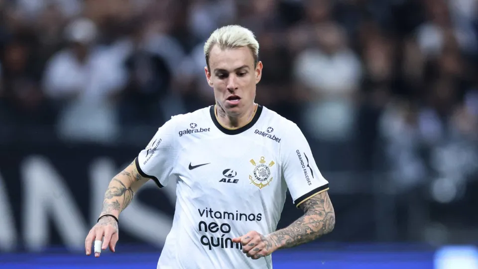 Roger Guedes renova com Al-Rayyan e avalia jogar Copa de 2030 pelo Qatar