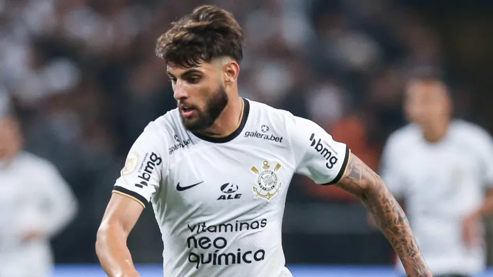 Yuri treinou finalização com Diniz antes de volta artilheira