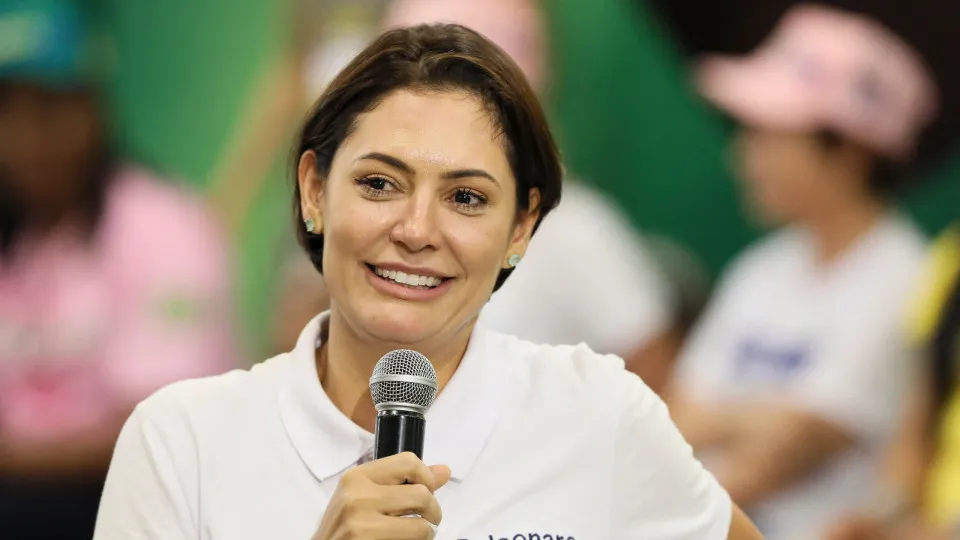 'Noite das astronautas': Michelle Bolsonaro posta relato sobre Vorcaro