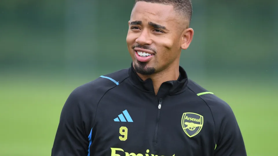 Gabriel Jesus treina no CT do Palmeiras durante as férias do Arsenal