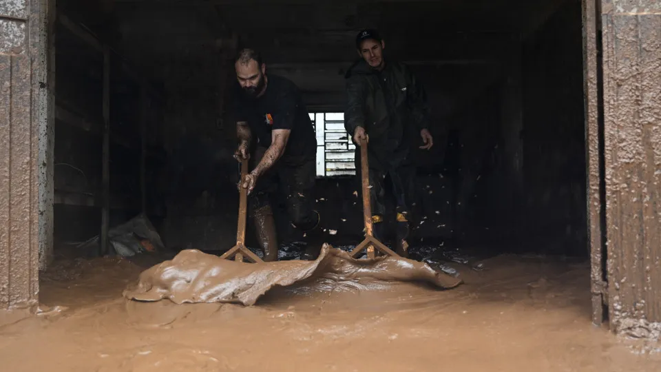 Chuva forte impõe emergência e deixa rastro de destruição em cidade do RS
