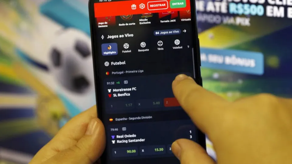 Governo Lula notifica 37 fintechs por movimentar dinheiro de bets ilegais