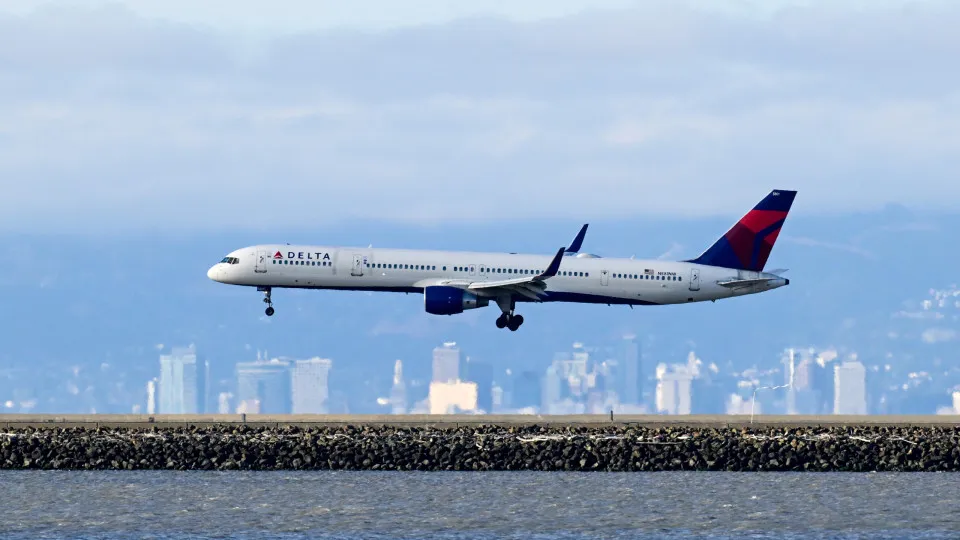 Aviões da Delta Air Lines entram em rota de colisão em aeroporto dos EUA
