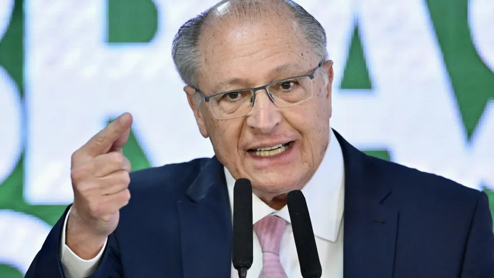 Alckmin diz que Milei presta desserviço à Argentina