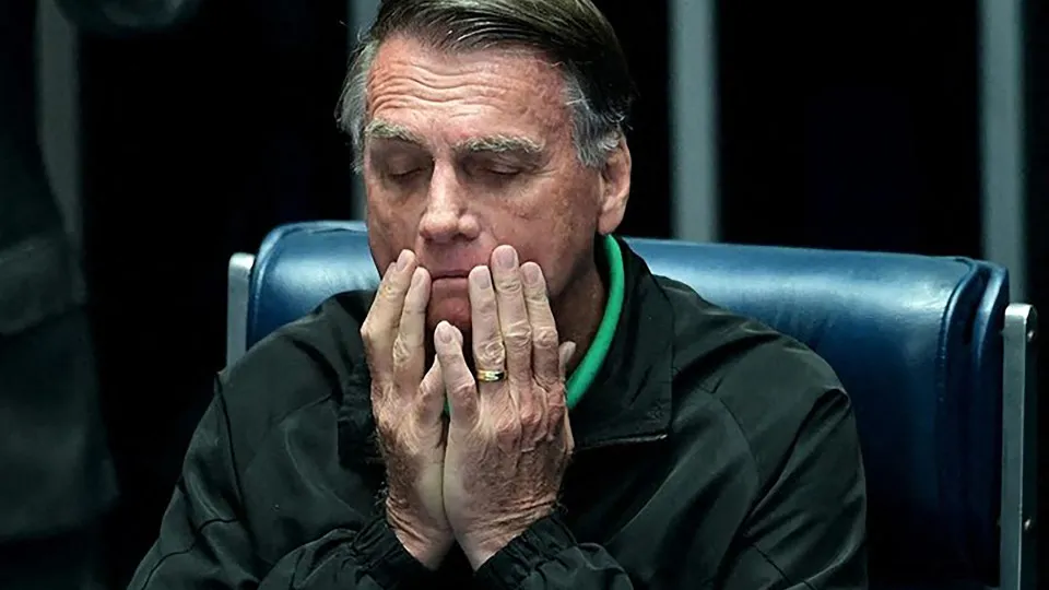 Bolsonaro pede para ir a dentista e indica mulher de Flávio