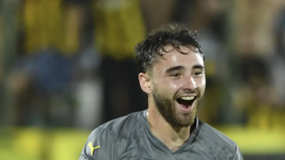 Corinthians recusa proposta de R$ 5 milhões pelo lateral Pedro Milans