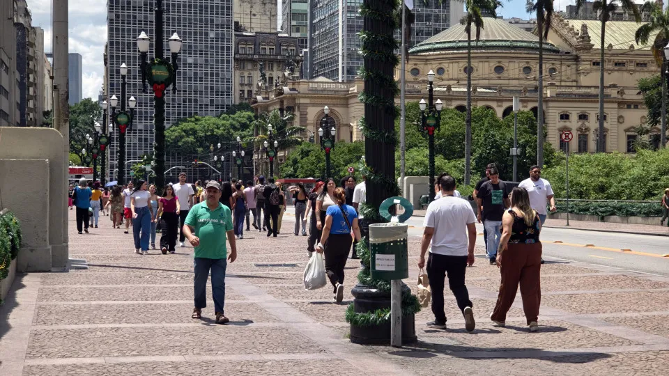 Bolha de calor em pleno inverno se espalha e leva temperaturas acima da média