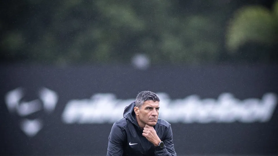 Pedro Emanuel promete tirar o Vasco da zona de rebaixamento