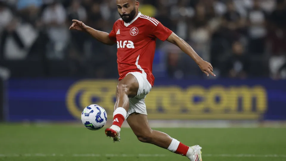 São Paulo consulta Internacional em busca de troca pelo volante Thiago Maia