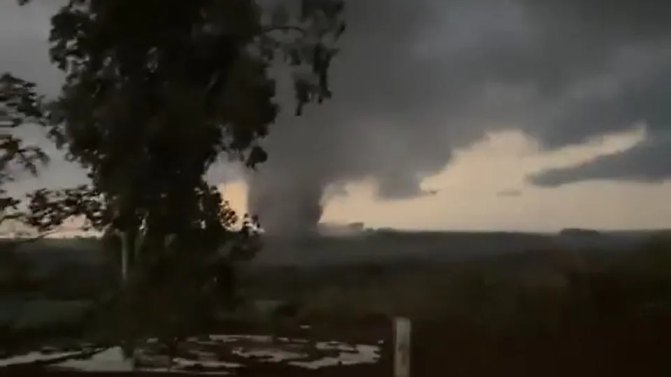 Tornado atinge cidades do Rio Grande do Sul e deixa feridos