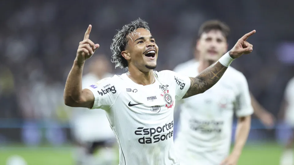 Corinthians amplia protagonismo de Kaio César enquanto aguarda Memphis