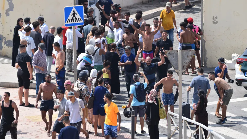 Migrantes dormem em cemitério de Ceuta uma semana após agravamento de crise migratória