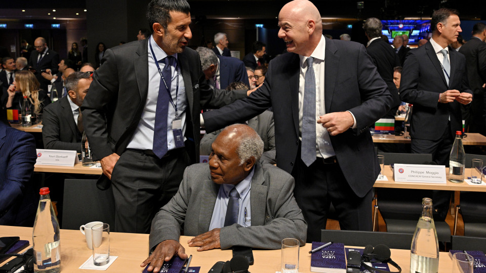 Figo detona Infantino e pede saída imediata: “Tem que sair. Já”