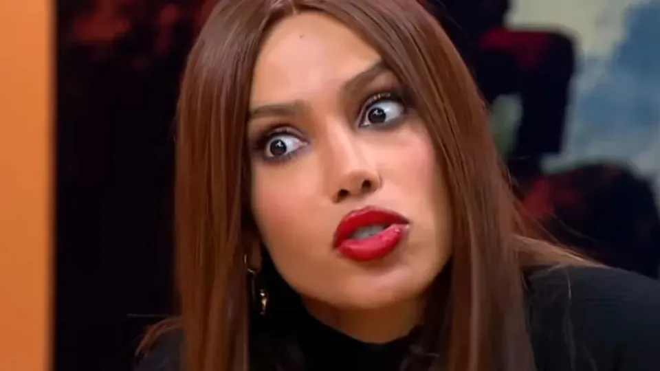 Anitta interrompe Cissa Guimarães ao vivo: 'Vai deixar eu terminar'