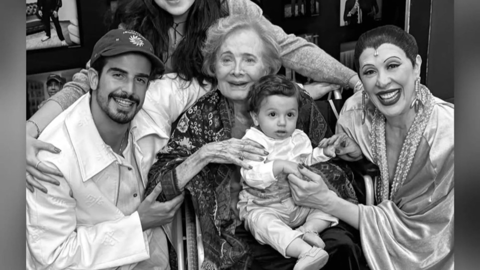 Cláudia Raia lamenta morte da “mãe na ficção” e também de Laura Cardoso